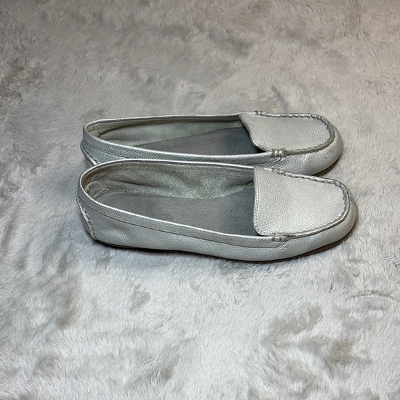 AEROSOLES Off-White Leather Flats - Picture 2 of 8